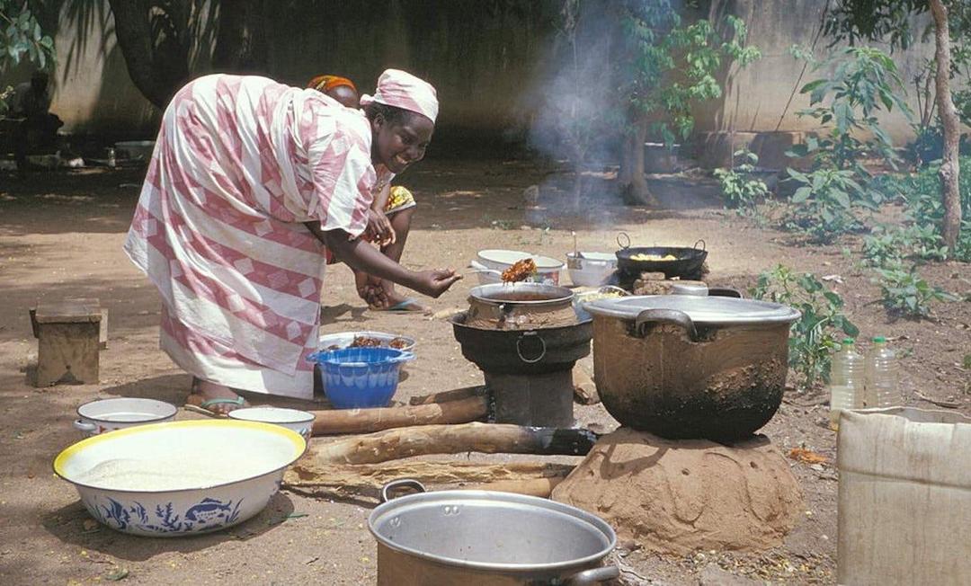 Cameroon woman cooking the traditional way